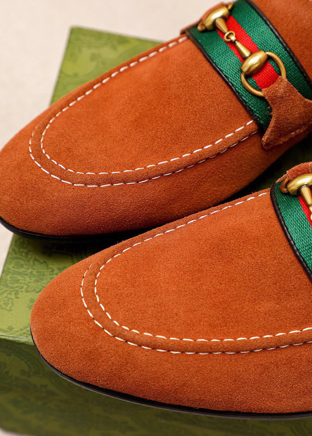 Men's shoes 💰420 💐 Product trademark: GUCCI "Gucci" casual leather shoes Regular size: 38-44 (45.46.47🉑️customized) Product materials: Selected imported first-layer frosted calfskin upper + classic hardware buckle, imported cowhide leather lining. Strong three-dimensional visual effect, original combination outsole Color: 3⃣️colors available